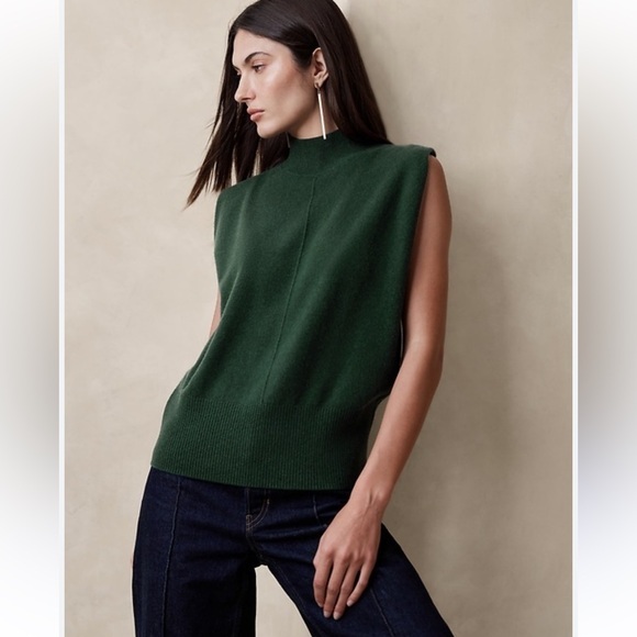 Banana Republic Sweaters - Banana Republic FRANCA CASHMERE PADDED-SHOULDER CASHMERE TOP XS